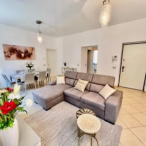 Divina Luxury With Jacuzzi Near The Italy